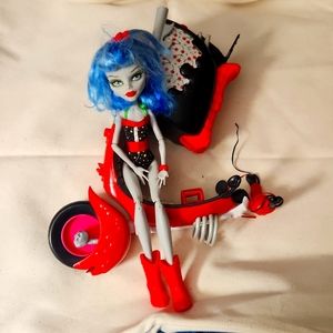 Skull Shores Ghoulia and scooter